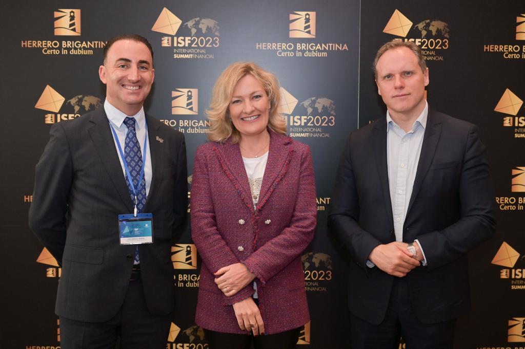 Juan Gonzalez Herrero (Herrero Brigantina) junto a Pilar Jerico y Daniel Lacalle